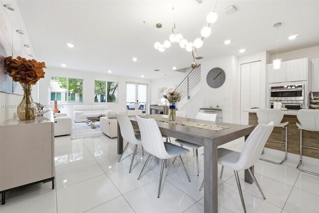 Foto del edificio - 6611 NW 102nd Path