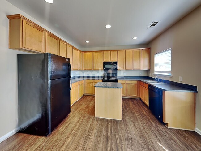 Building Photo - 612 Latimer Way