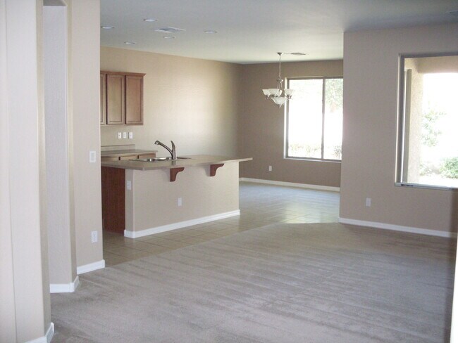 Foto del edificio - COMING SOON - Amazing 4 bedroom single lev...