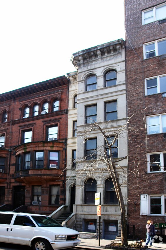 Primary Photo - 44 W 73rd St