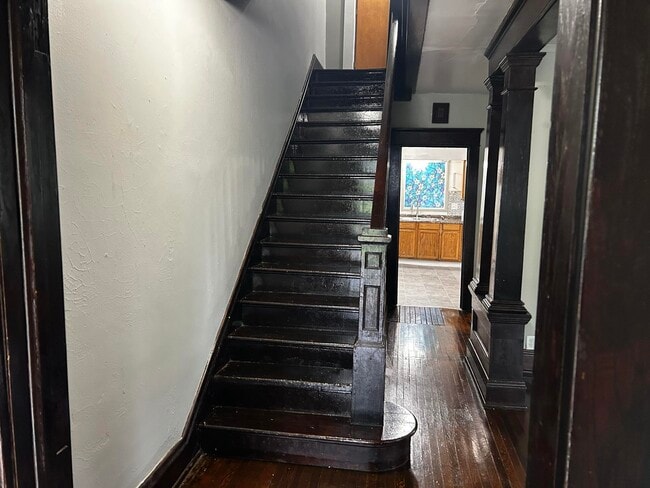 Building Photo - 246 E Dewald St