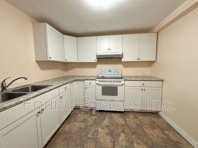 Building Photo - 221 Ahrens St W