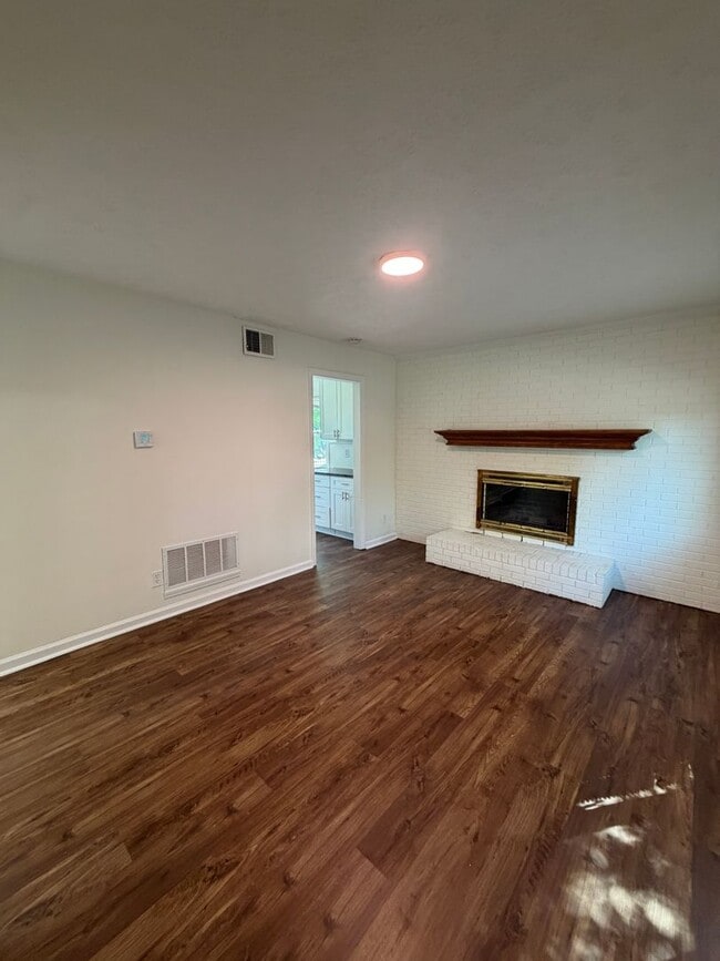 Building Photo - 2866 North Glen Drive, Columbus, OH — 2 Bed / 1 Bath — Fully Renovated!