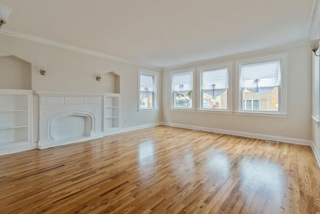 Building Photo - 7938 S Honore St