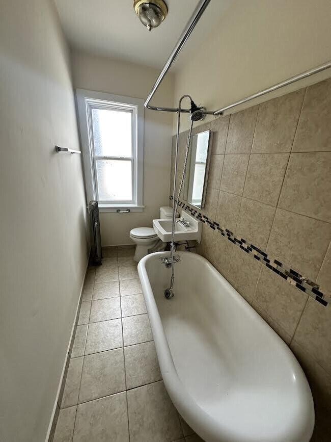 Foto del edificio - 0 bedroom in Chicago IL 60647