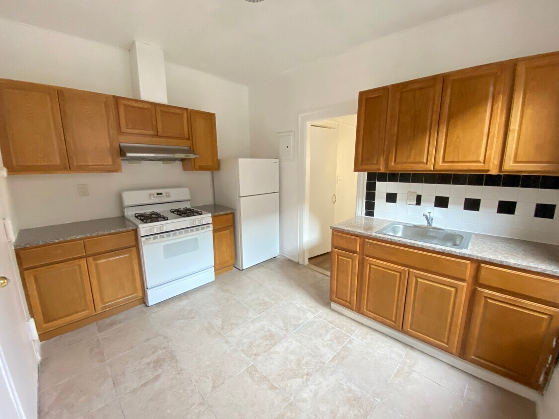 Primary Photo - 2264 Webster Ave