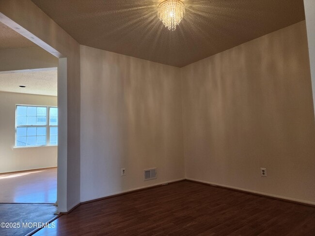 Building Photo - 1 Skylark Ct