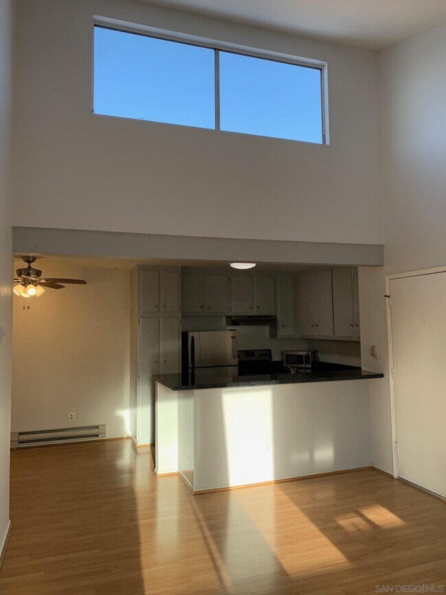 Foto del edificio - 7740 Margerum Ave