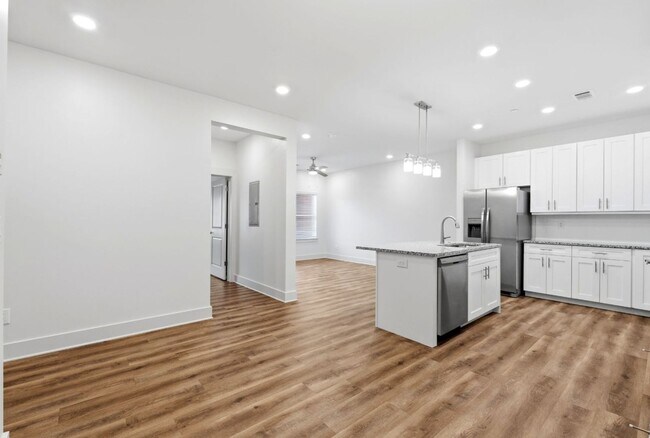 Interior Photo - Abri At West Iris