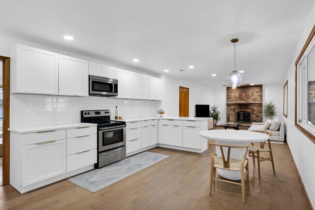 Building Photo - 2211 S Anderson St