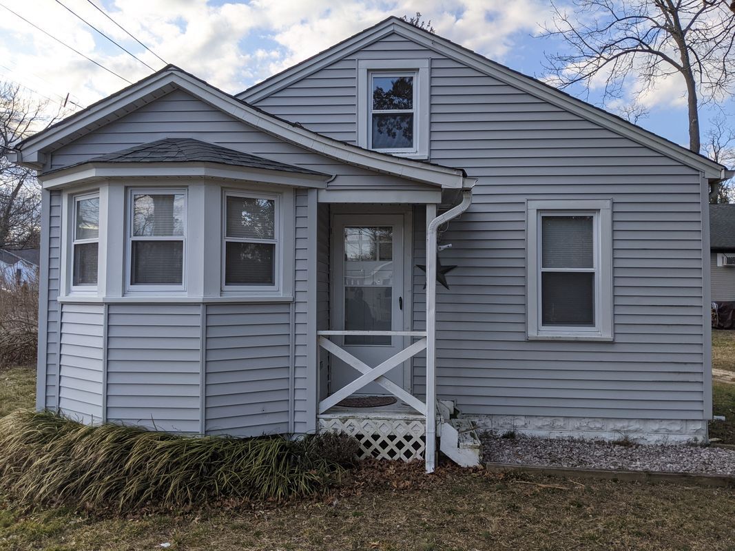 Primary Photo - 1732 Lakeside Dr S