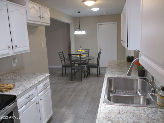Building Photo - 3615 W Rancho Dr