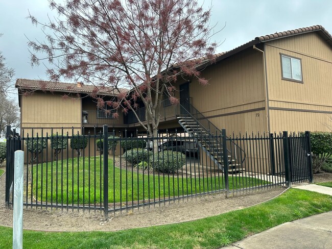 Foto del edificio - Gated community - Water, Garbage & Sewer I...