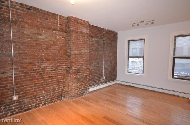 Building Photo - 147 Meridian St