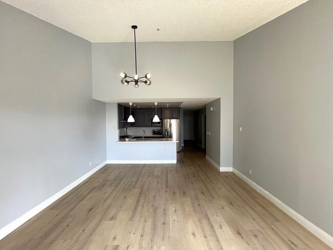 Building Photo - SPACIOUS AND BEAUTIFUL 3 BED/2 BATH CONDO!!!