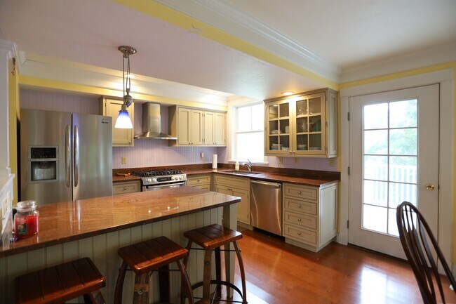 Building Photo - 10 Linkside Dr