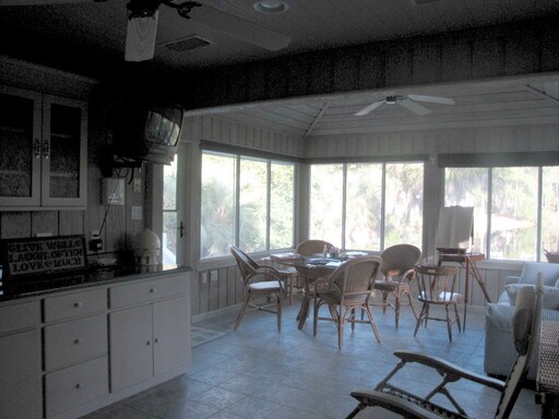 Building Photo - 17 Full Sweep