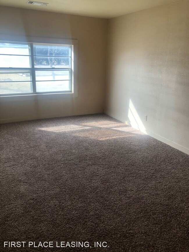 Building Photo - 3 br, 2 bath House - 1520 S. Industrial Dr.