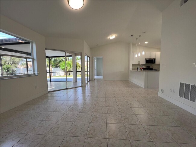 Foto del edificio - 12004 NW 13th St