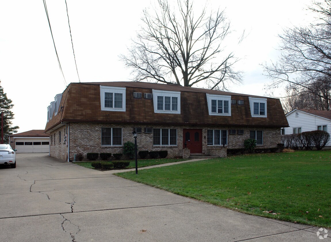Foto del edificio - 51 Southwoods Dr