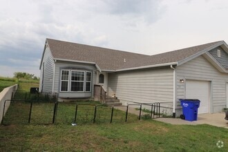 Building Photo - 2118 Thompson Dr
