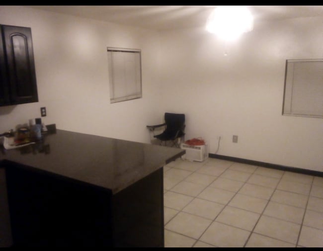 Building Photo - 916 Sonoma Ave