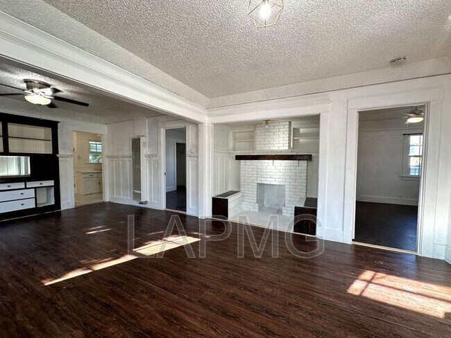 Building Photo - 4007 1/2-4425 1/2 S Van Ness Ave
