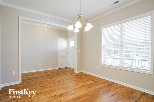 Building Photo - 208 Silverleaf Dr
