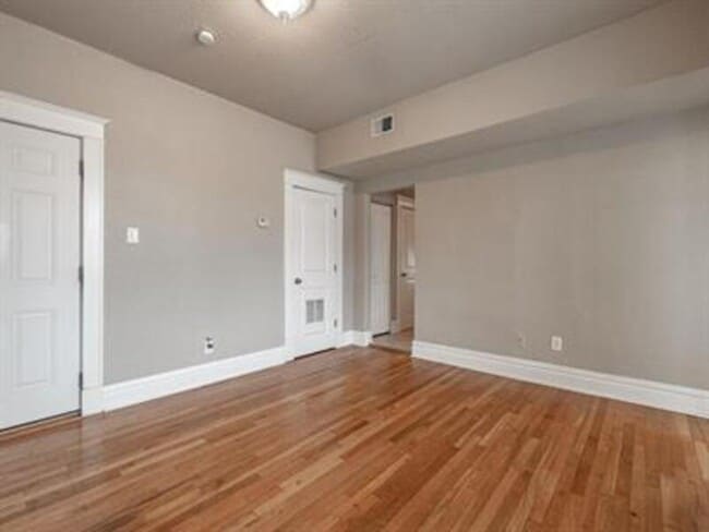 Foto del edificio - 5855 Washington Blvd