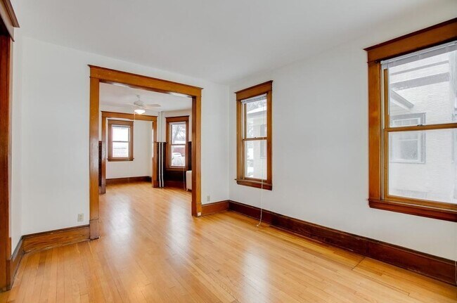 Foto del edificio - 807 Snelling Ave N