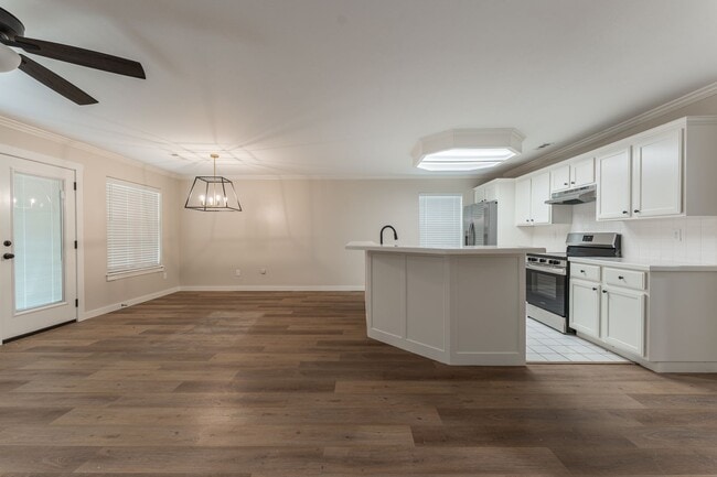 Building Photo - 2 bed 2 bath duplex in Fayetteville
