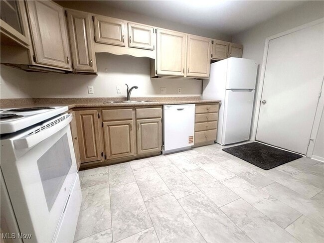 Building Photo - 6221 Center St