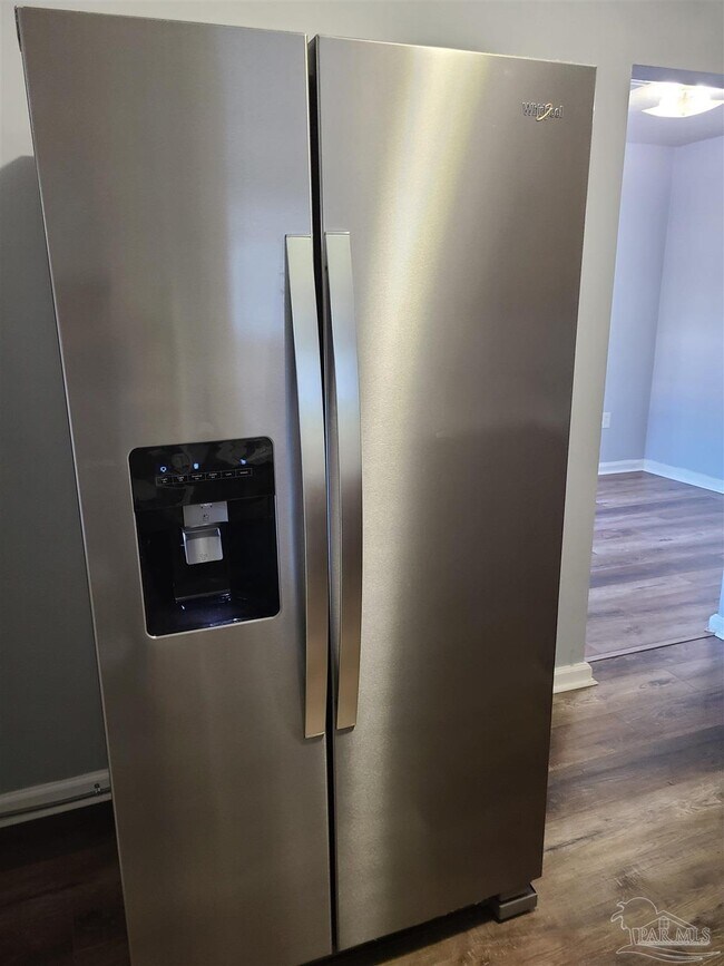 Foto del edificio - 5549 Mayfair Dr