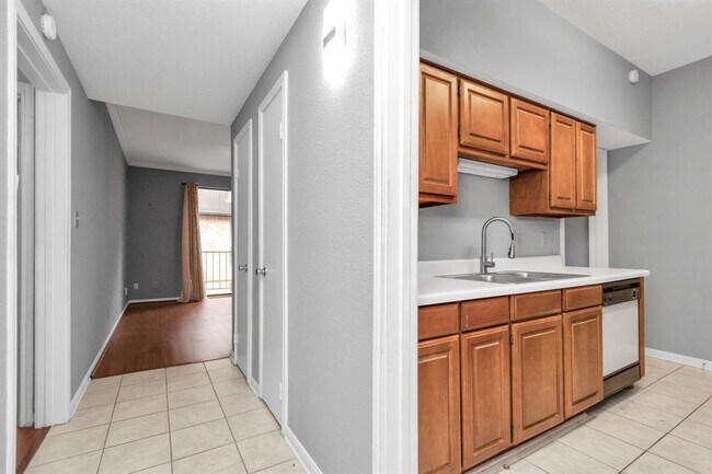 Foto del edificio - 2400 N Braeswood Blvd