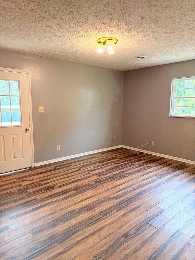 Building Photo - 431 Parker Memorial Dr