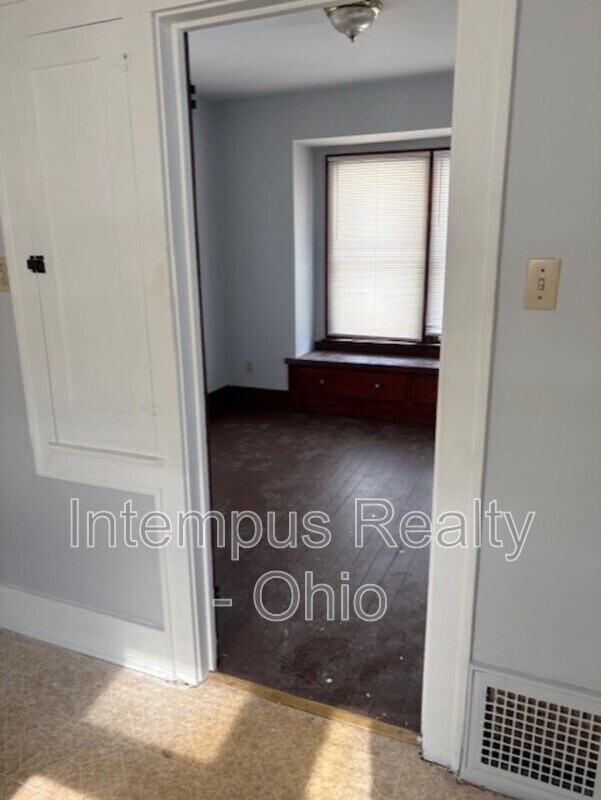 Building Photo - 437 Nevada Ave NW