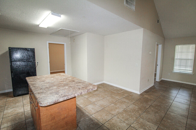 Building Photo - 205 Bonielane Dr