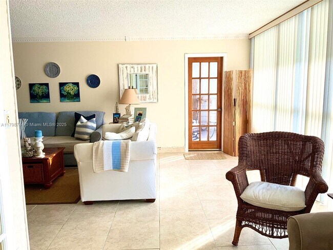 Foto del edificio - 801 Three Islands Boulevard