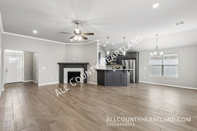 Building Photo - 8722 SW 40th Ter