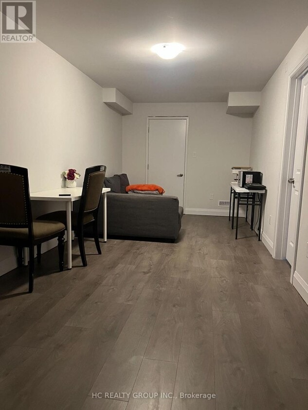 Building Photo - 113 Seguin St