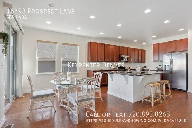 Foto del edificio - Luxurious 5-Bedroom Home with Finished Bas...