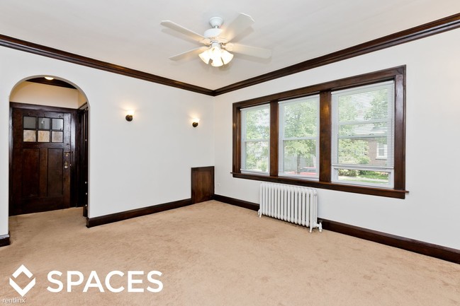 Building Photo - 3100 N Leclaire Ave