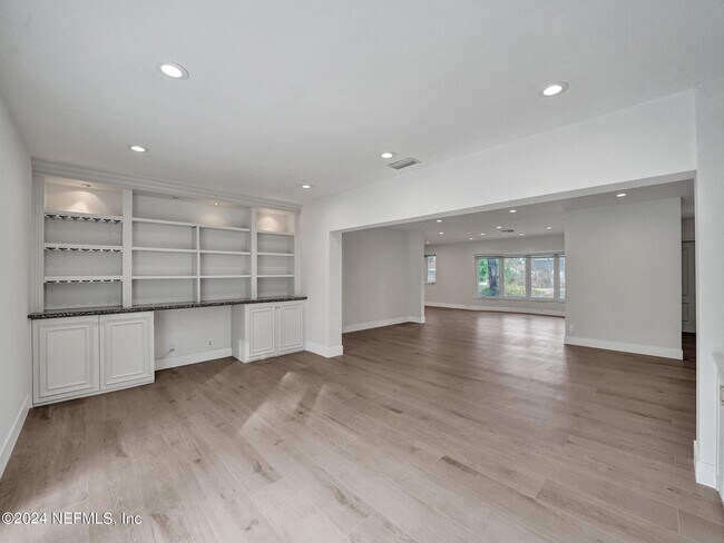 Building Photo - 3380 N 41st Ct