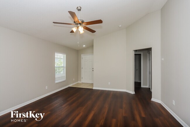 Building Photo - 15206 Searobbin Dr