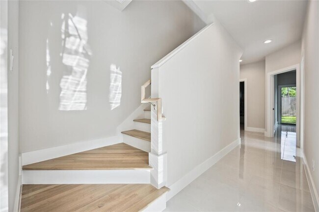 Foto del edificio - 5314 Suez St