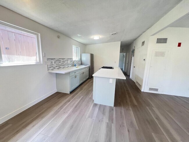 Foto del edificio - 9267 Fairlawn St