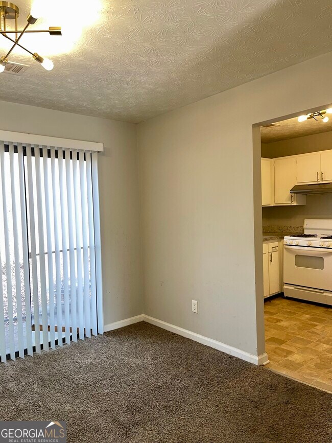 Foto del edificio - 945 Silverwood Dr