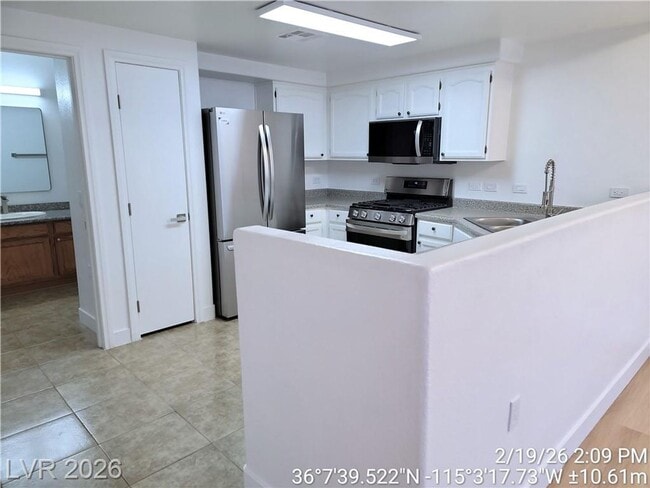 Building Photo - Inviting First-Floor Corner Condo with Modern Finishes & Poolside Location!