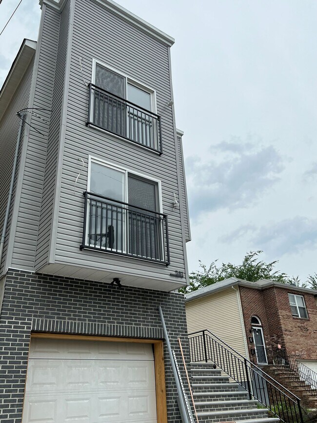 Building Photo - 168 N 18th St