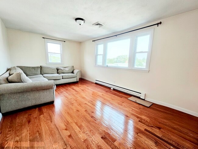 Building Photo - 74 Dunboy St